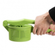 【包饺子神器！】手动挤菜器脱水器