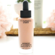 MAC 魅可STUDIO 水漾轻盈粉底液 SPF30