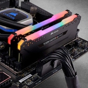 支持XMP2.0，铝壳散热+信仰RGB：16GBx2条 美商海盗船 复仇者 PRO系列台式机内存条DDR4 3600MHz