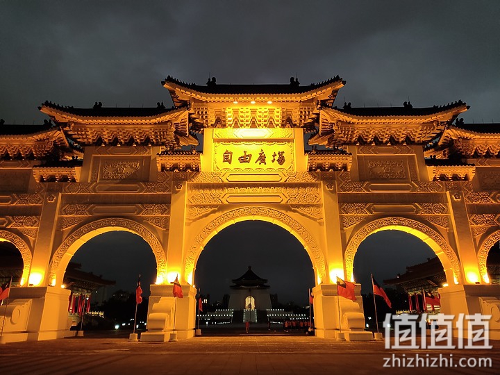 Realme GT Neo2 评测：性价比与外观同样出众的轻旗舰