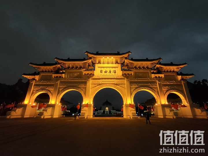 Realme GT Neo2 评测：性价比与外观同样出众的轻旗舰