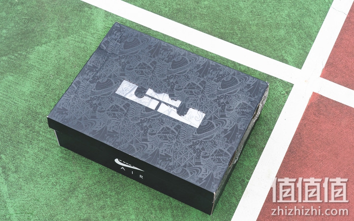 Nike LeBron 19 开箱分享：皇帝战靴的独特气质！