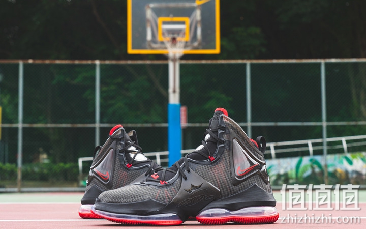 Nike LeBron 19 开箱分享：皇帝战靴的独特气质！