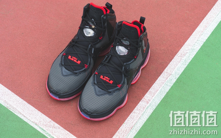 Nike LeBron 19 开箱分享：皇帝战靴的独特气质！