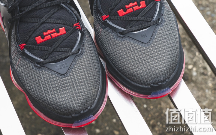 Nike LeBron 19 开箱分享：皇帝战靴的独特气质！