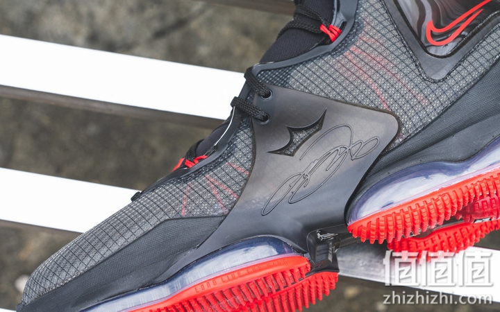 Nike LeBron 19 开箱分享：皇帝战靴的独特气质！