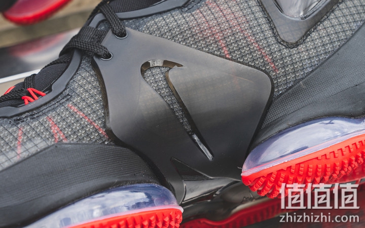 Nike LeBron 19 开箱分享：皇帝战靴的独特气质！
