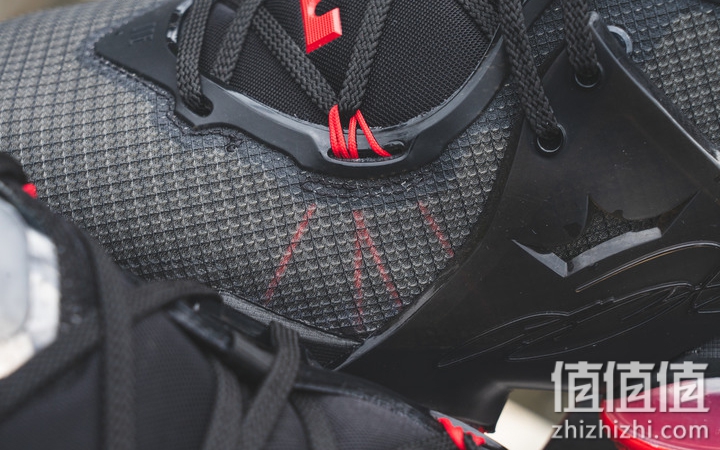 Nike LeBron 19 开箱分享：皇帝战靴的独特气质！