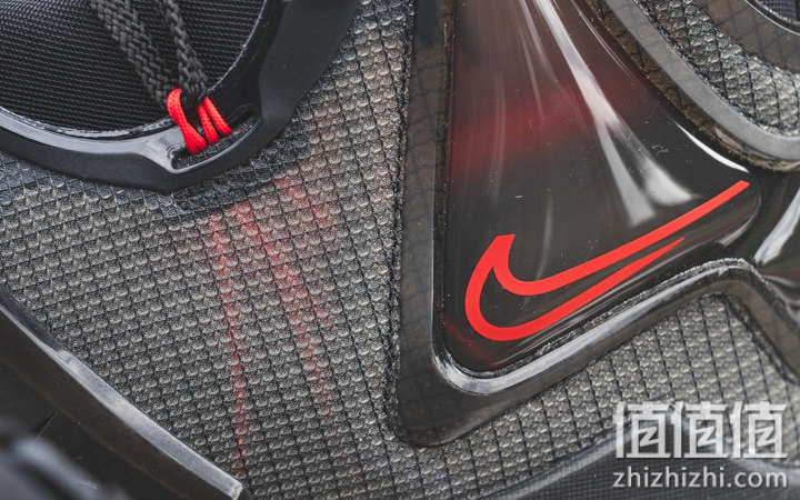 Nike LeBron 19 开箱分享：皇帝战靴的独特气质！