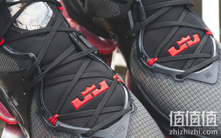 Nike LeBron 19 开箱分享：皇帝战靴的独特气质！