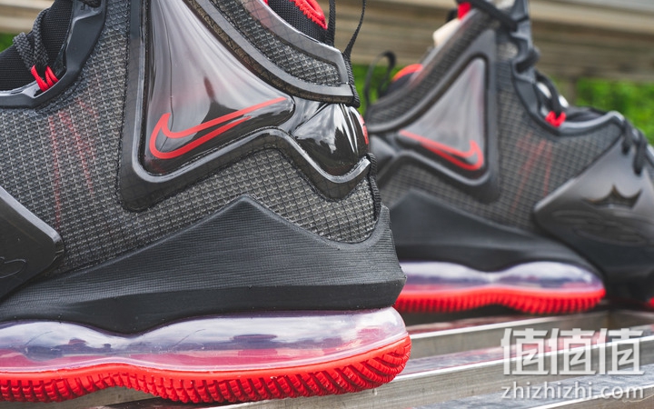 Nike LeBron 19 开箱分享：皇帝战靴的独特气质！