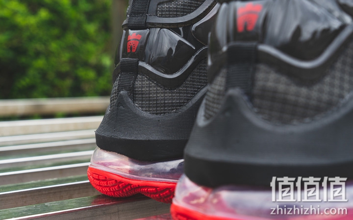 Nike LeBron 19 开箱分享：皇帝战靴的独特气质！