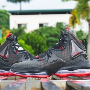 Nike LeBron 19 开箱分享：皇帝战靴的独特气质！