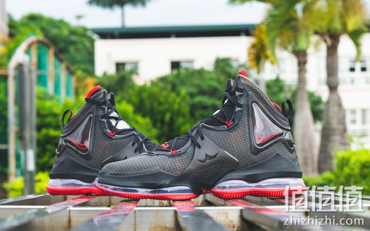 Nike LeBron 19 开箱分享：皇帝战靴的独特气质！