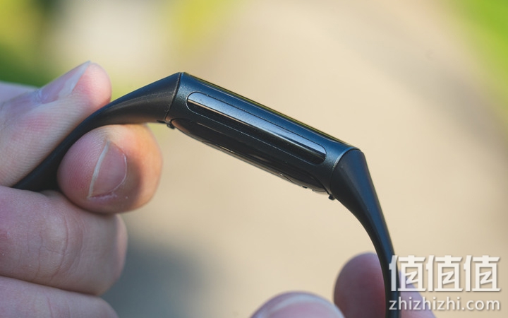 Fitbit Charge 5运动手环穿戴分享：AMOLED全彩屏幕的有感优化！
