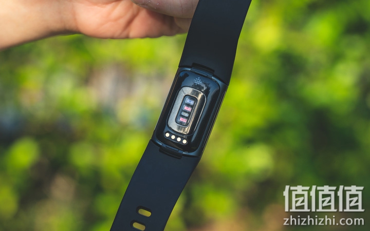 Fitbit Charge 5运动手环穿戴分享：AMOLED全彩屏幕的有感优化！