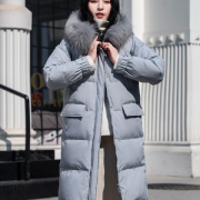 22日10点：SNOWFLYING 雪中飞 X10140826Y 女士中长款羽绒服