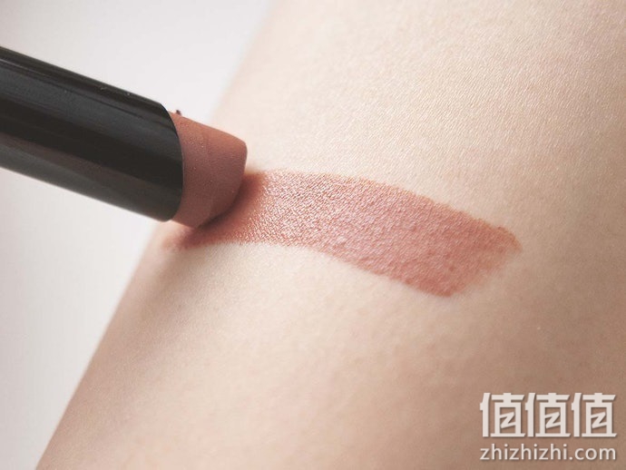 怎么选择女士唇膏？女士口红挑选指南