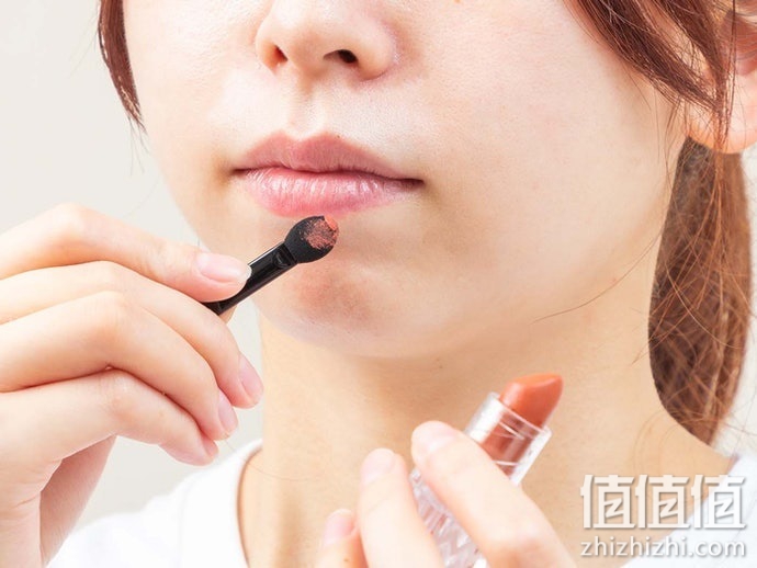 怎么选择女士唇膏？女士口红挑选指南