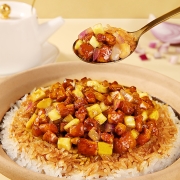 聚划算百亿补贴：百草味 菌菇牛肉煲仔饭 295g