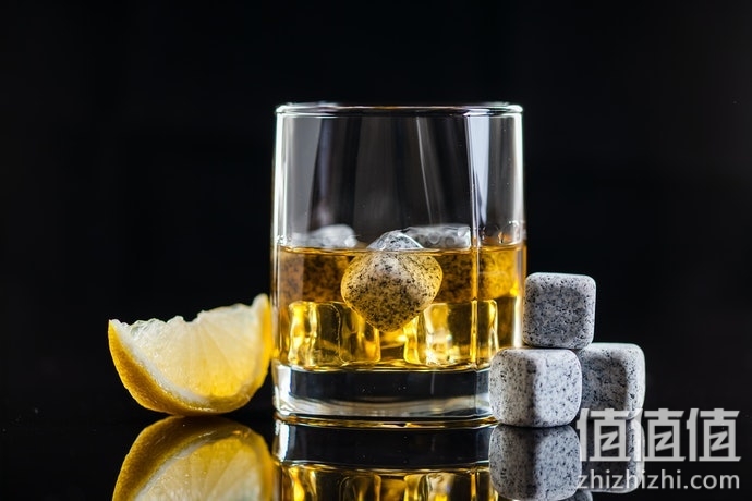怎么选择速冻冰块？威士忌冷却冰粒挑选指南