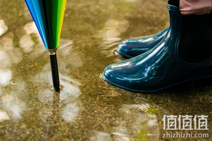 如何选择女用雨靴？女士雨靴选购指南
