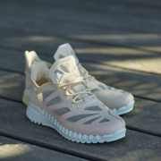 ECCO 爱步 Zipflex酷飞系列 女士缓震透气网面跑步鞋 803783 到手￥456.31