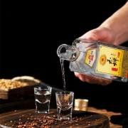 首届食品博览会金奖 玉蝉老酒 52度 浓香型 500ml