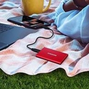 新低！亚马逊销冠，读写1000+：2TB SAMSUNG三星 T7 便携式固态移动硬盘