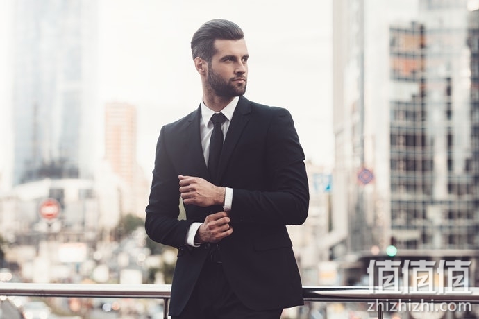 如何选择男士粉底？男士粉底选购指南