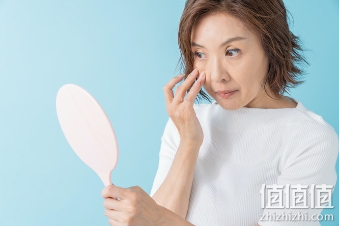 50岁的女性如何选择精华液？熟龄肌精华液选购指南