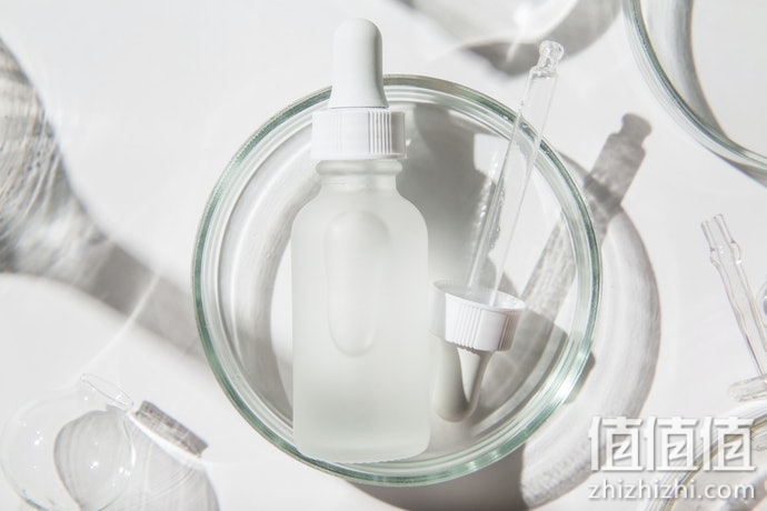 50岁的女性如何选择精华液？熟龄肌精华液选购指南