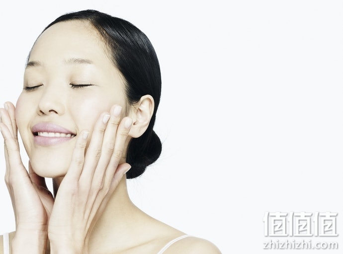50岁的女性如何选择精华液？熟龄肌精华液选购指南