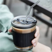 京东极速版：忆多彩 玻璃吸管杯 350ml玻璃杯子+黑盖+杯套 -隔热防滑