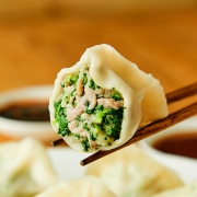 限地区、88VIP：思念 手打天下 荠菜猪肉水饺1080gX4件