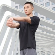 特步 男子运动速干T恤