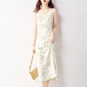Sentubila 尚都比拉 V领吊带连衣裙 122L40478XS56