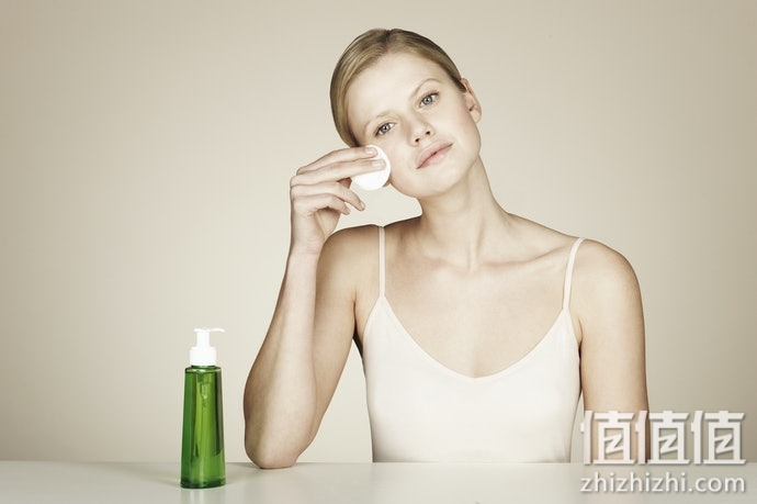 油肌怎么选择化妆水？油性肌肤化妆水选购指南