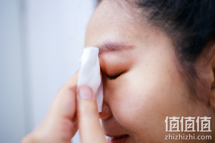 眼唇卸妆水怎么选？眼部及唇部卸妆水选购指南