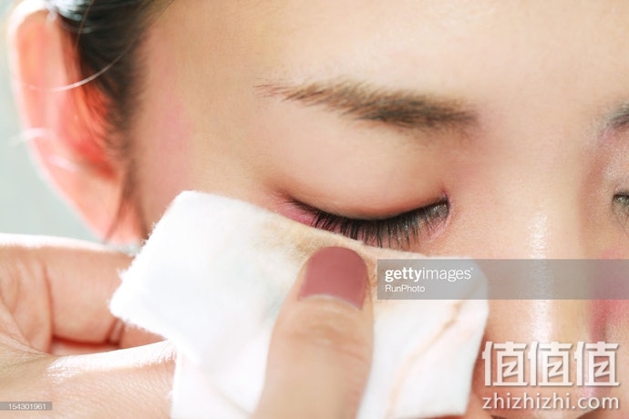 眼唇卸妆水怎么选？眼部及唇部卸妆水选购指南