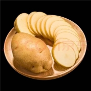 精选黄心土豆 新鲜蔬菜 整箱3斤装 净重2.5-3斤7.9元包邮（需领券）