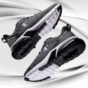 乔丹 运动鞋男半掌气垫减震男子跑步鞋 XM1590230 黑色/煤灰色 42209元 (需用券)