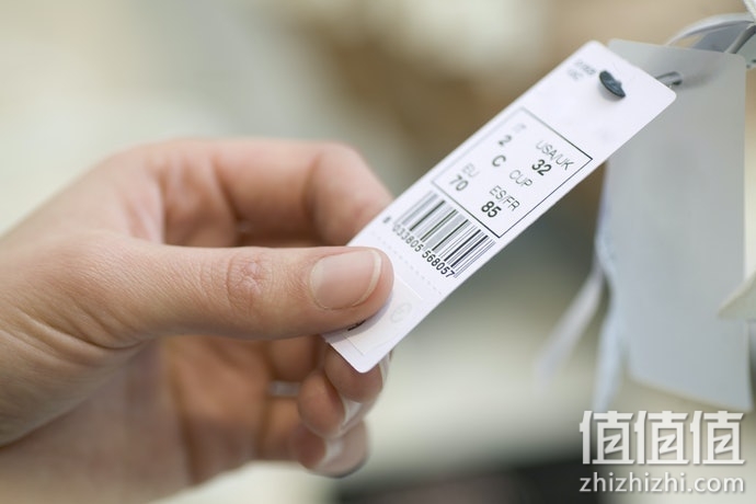 如何选择女士运动泳衣？女士运动泳衣选购指南