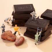 怡浓可可脂黑巧克力64%可可含量微苦生日礼物喜糖休闲食品120g