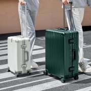 90分PC旅行箱轻质铝框行李箱轻音万向轮德国科思创复合PC防刮耐磨皮箱商旅两用拉杆箱26英寸托运箱百合白