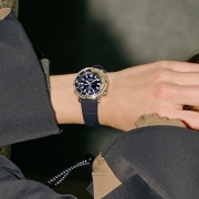 精工（SEIKO）手表 PROSPEX系列夜光太阳电能迷彩蓝军旅运动风小罐头石英手表 SUT403P1 生日礼物