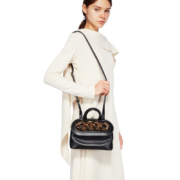 J W Anderson  “SMALL CHAIN LID BAG”女士黑色大容量盖链单肩斜挎包 HB0317-LA0020-999