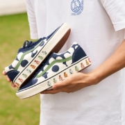 Vans范斯官方 Old Skool元气学院风舒舒服服可爱兔子印花板鞋 蓝色/彩色