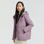波司登女式羽绒服短款休闲O版加宽妈妈装宽松外套大码高级感反季