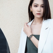 阿玛尼(Emporio Armani)小绿表手表女士 贝母表盘时尚欧美表复古方形石英女表 送女友 AR11149 喜剧大赛